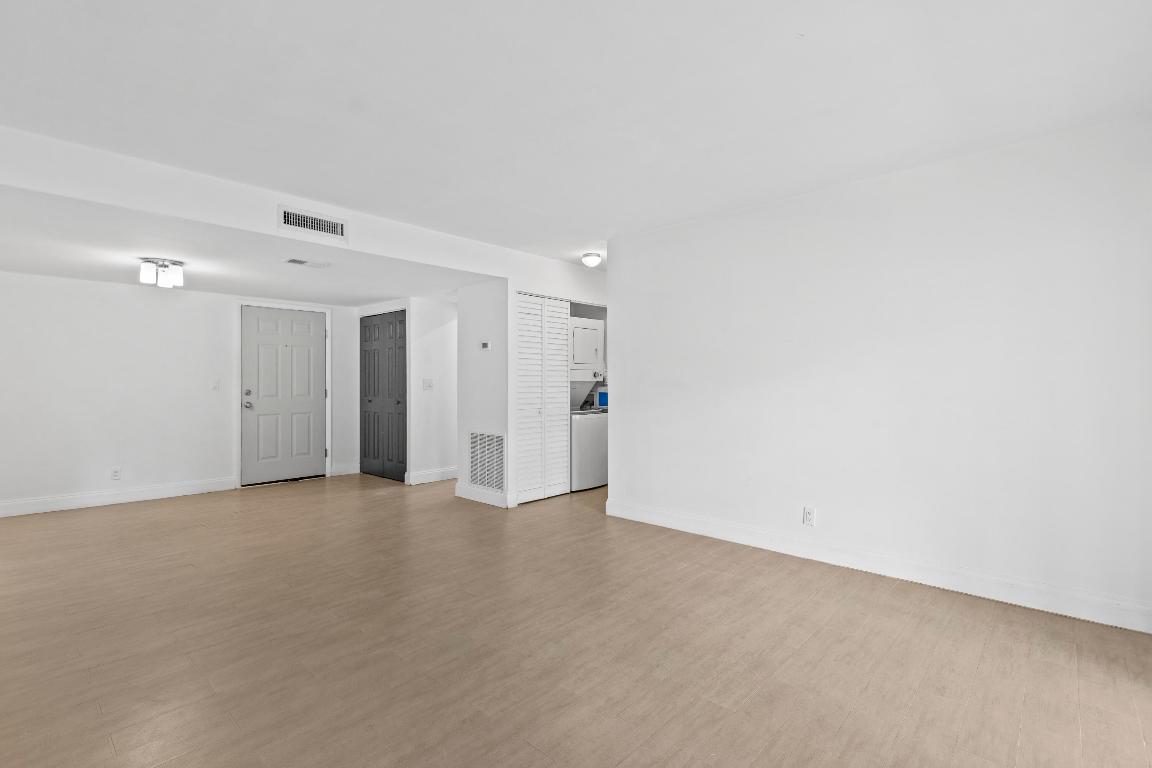 GOLDEN LAKES VILLAGE COND 1 THRU 13-A - Residential Lease