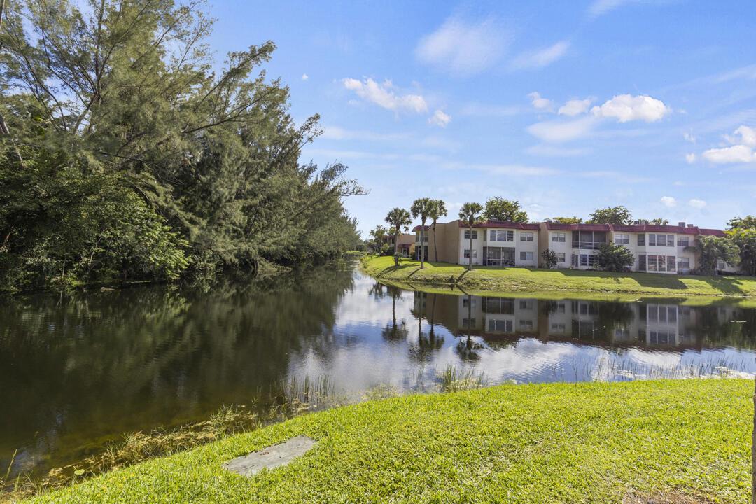 GOLDEN LAKES VILLAGE COND - Residential Lease