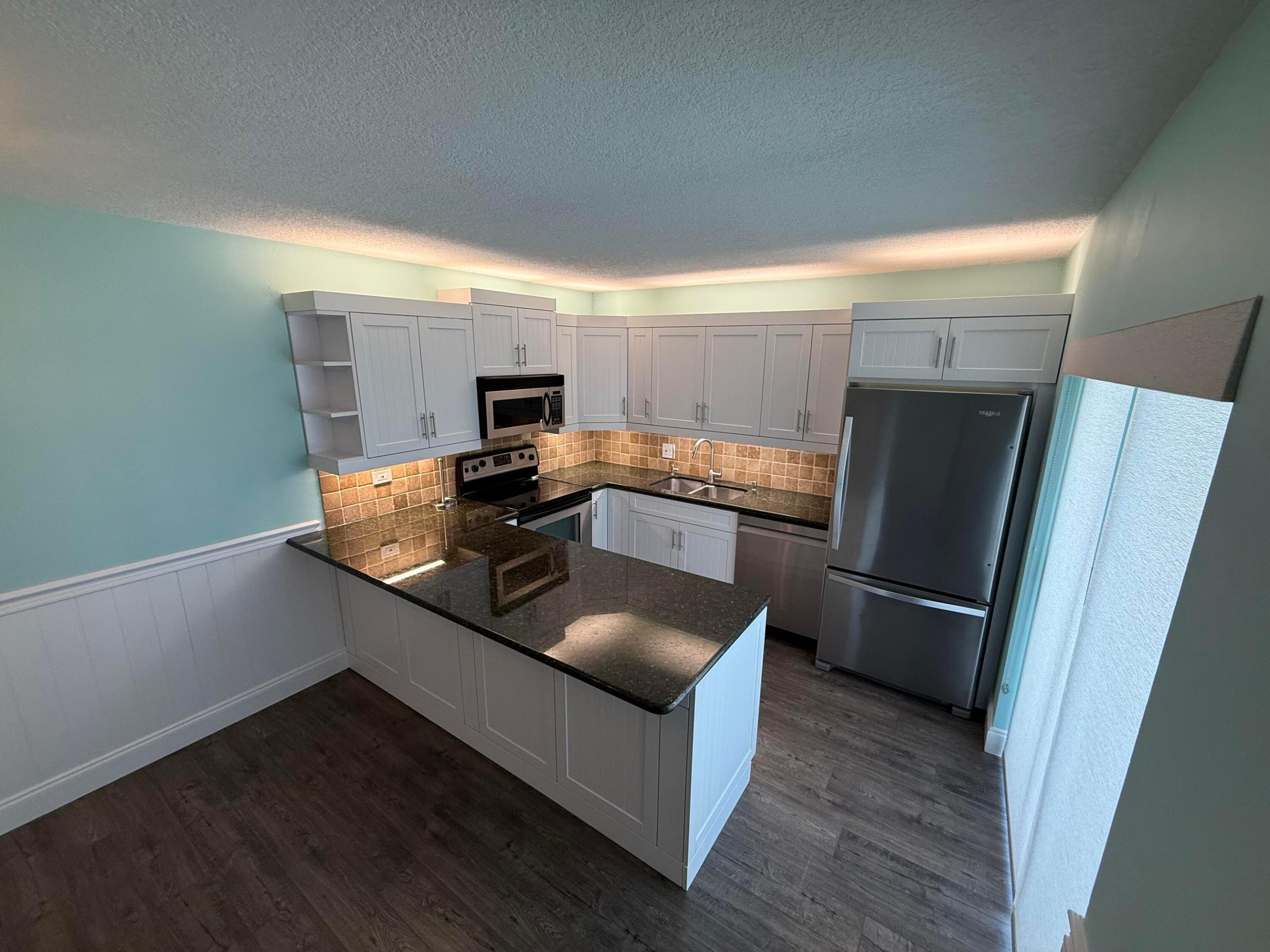 LAKESIDE - Residential