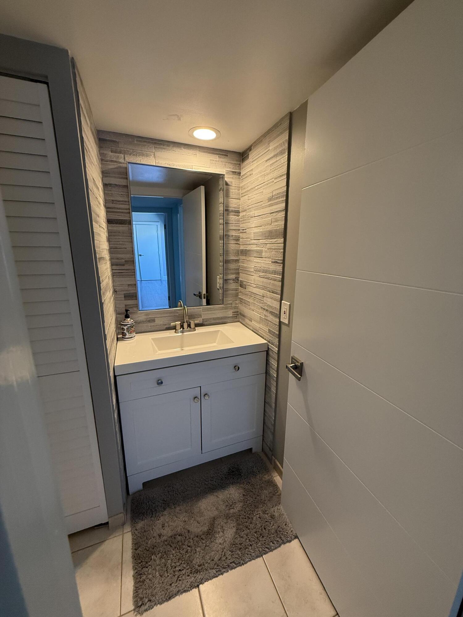 LAKESIDE - Residential