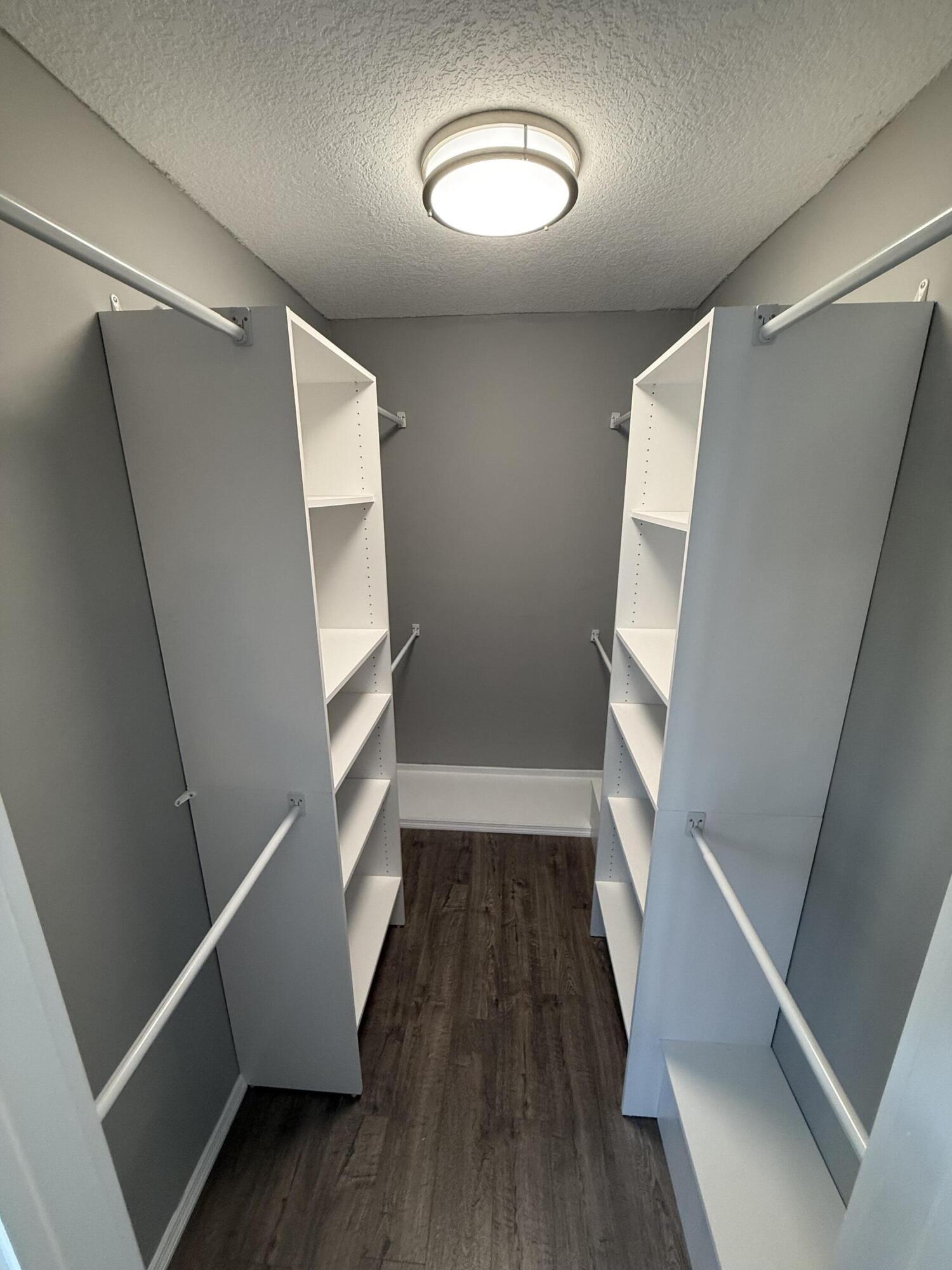 LAKESIDE - Residential