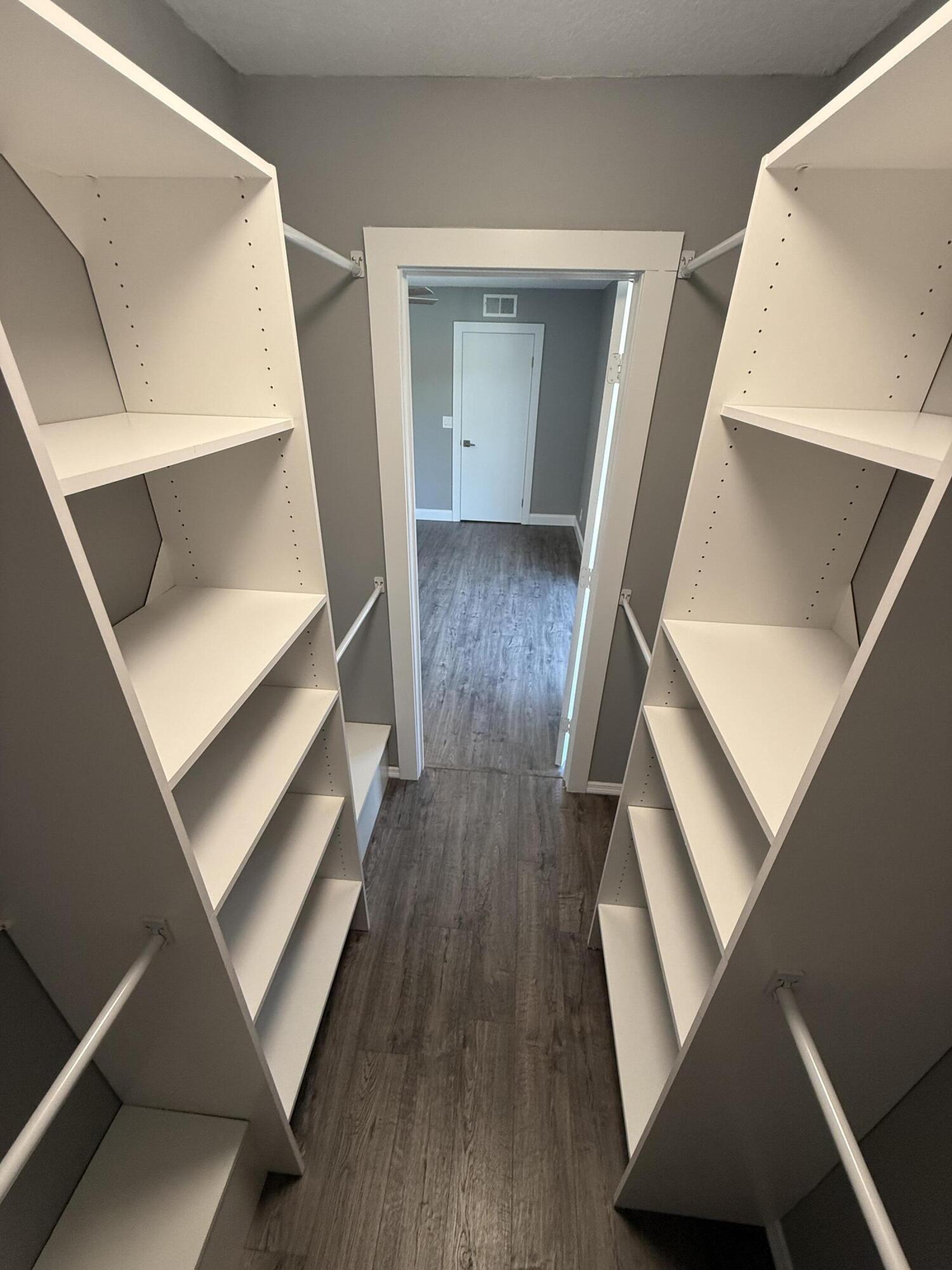 LAKESIDE - Residential