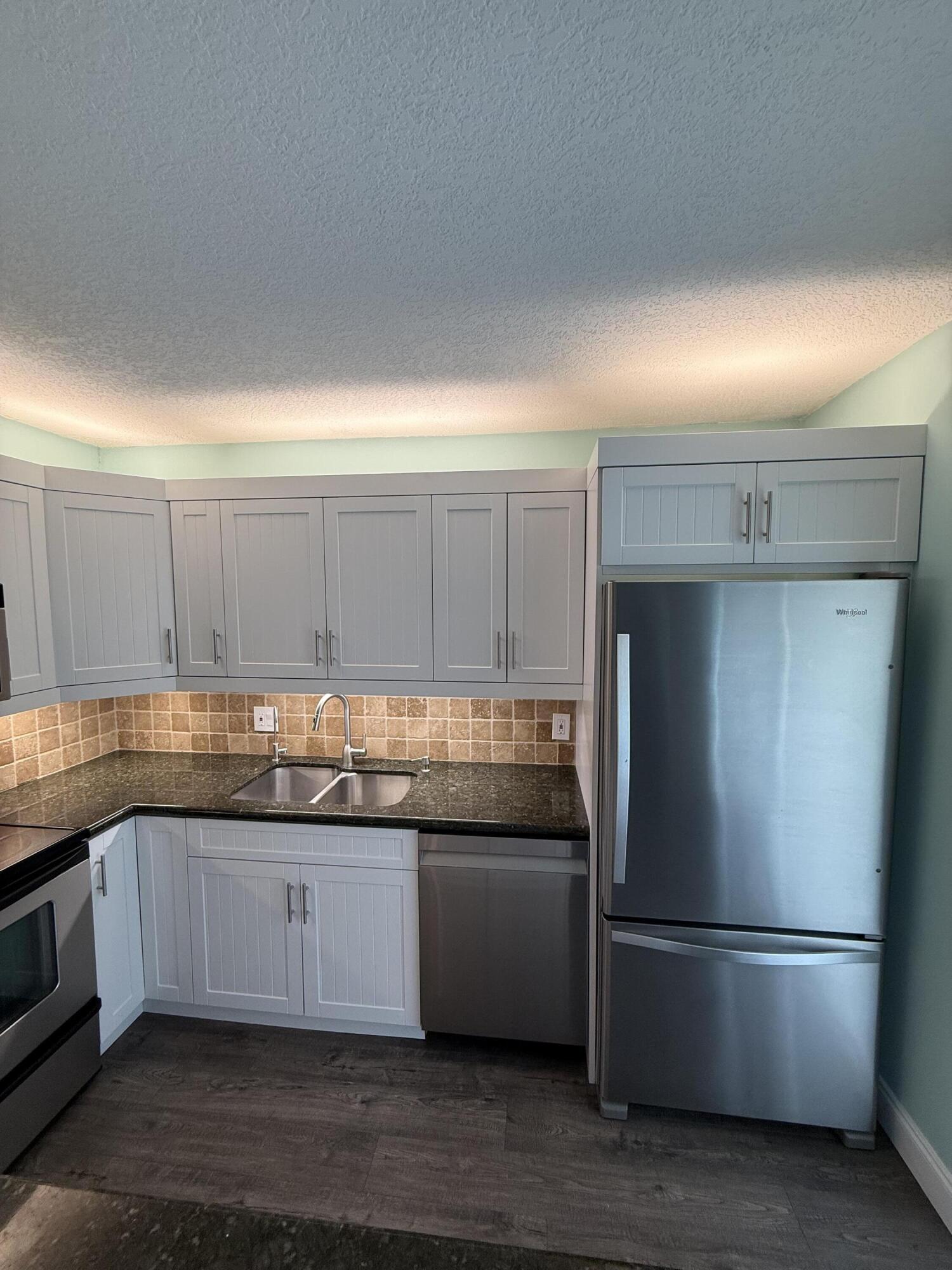 LAKESIDE - Residential