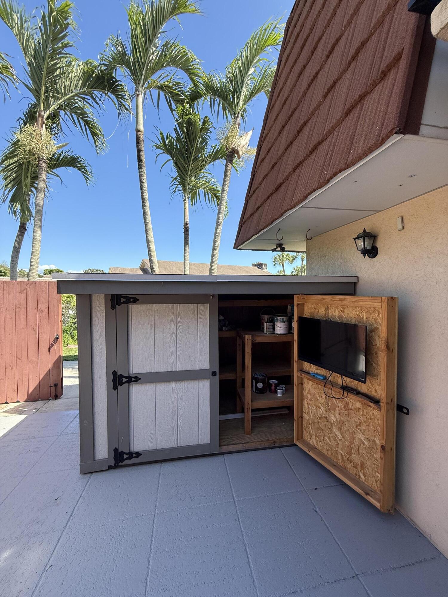 LAKESIDE - Residential