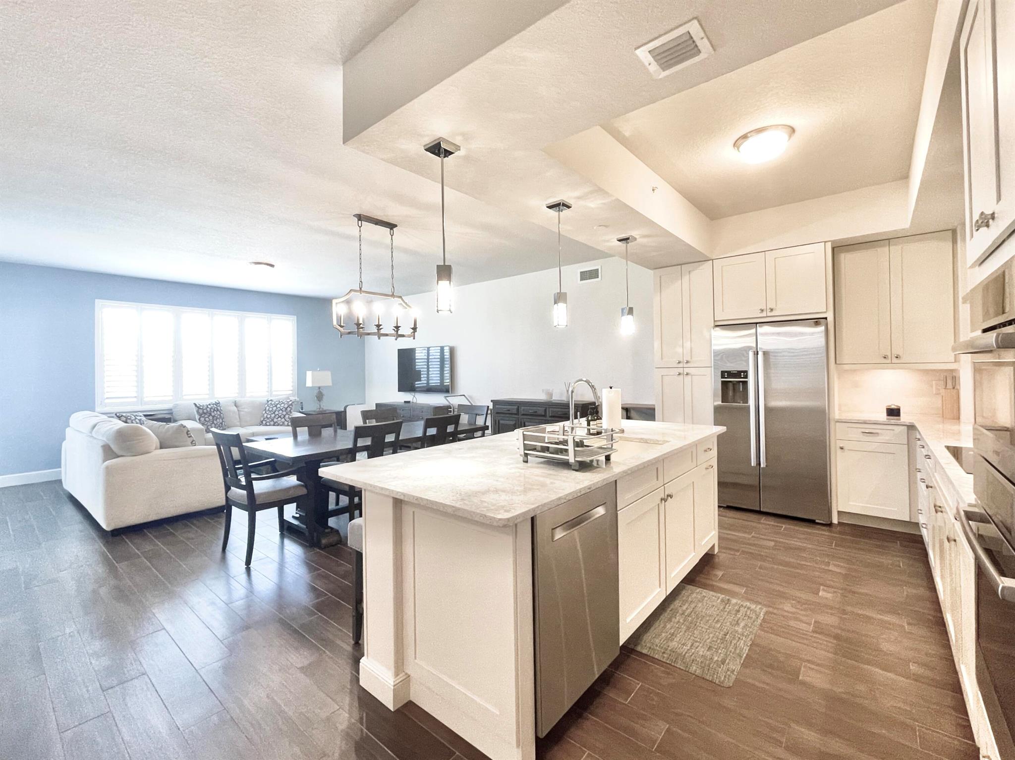 1044 Bay Colony Drive S & Slip #8