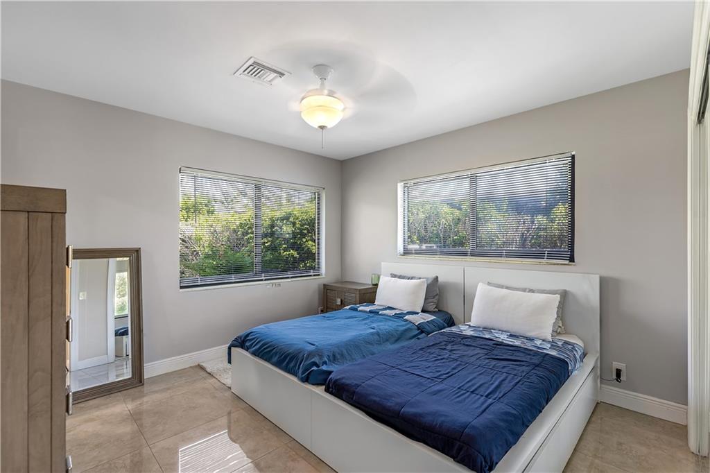 LAUDERDALE HARBORS SEC A - Residential Lease