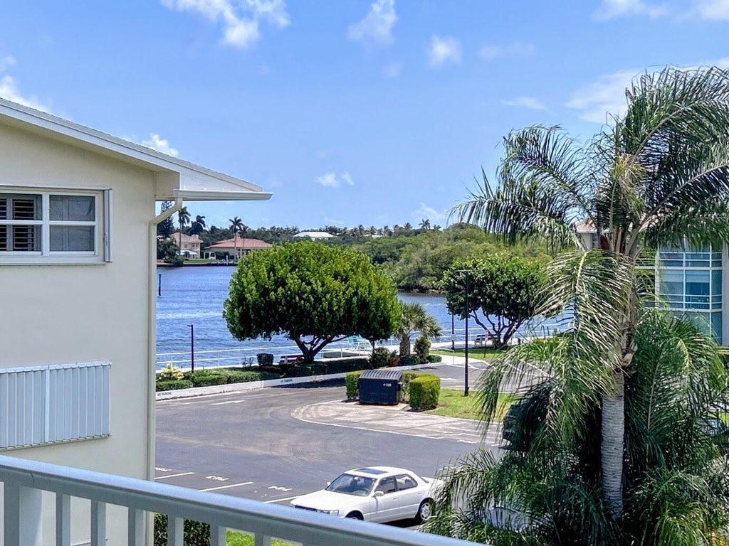Photo of 170 Horizons E #302, Boynton Beach, FL 33435 (MLS # B26021967)
