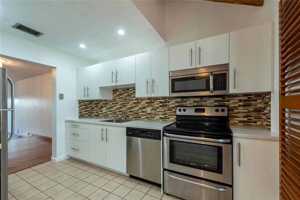 CARIBBEAN TOWNHOMES OF LA - Residential Lease