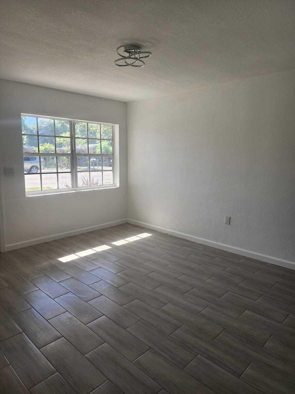 ARCH CREEK ESTS - Residential Lease