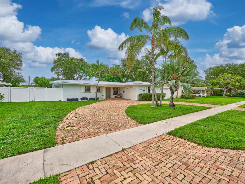 Photo of 683 SW 2ND Street, Boca Raton, FL 33486 (MLS # B26055294)