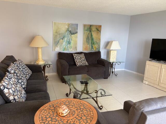 This apartment checks all the boxes, sunny SE exposure steps to the sand and short walk to shops and restaurants More perks are the wide beach and updated kitchen spend season on the beach or spend as little as 30 days this fall