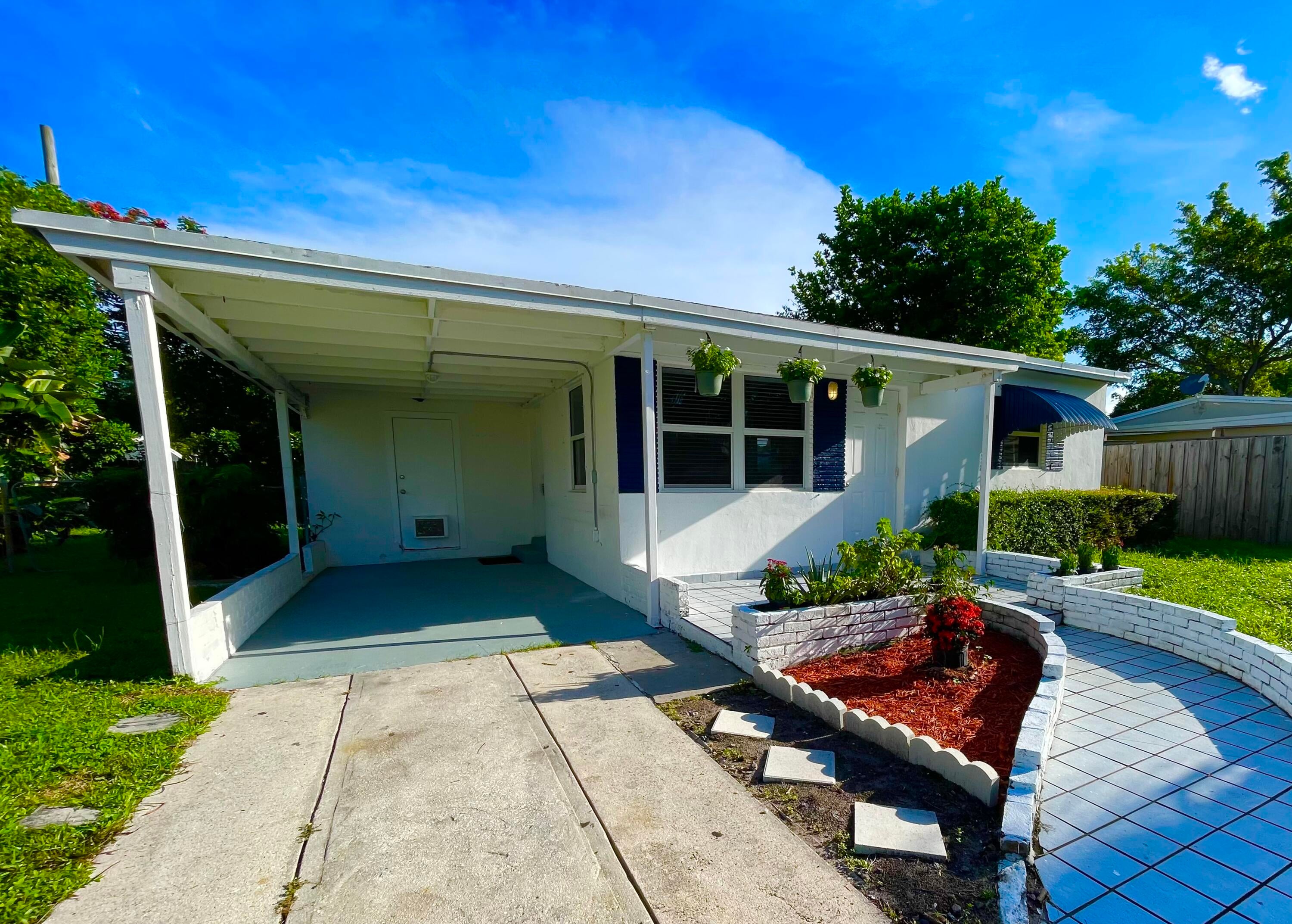 1481 NE 27TH Street