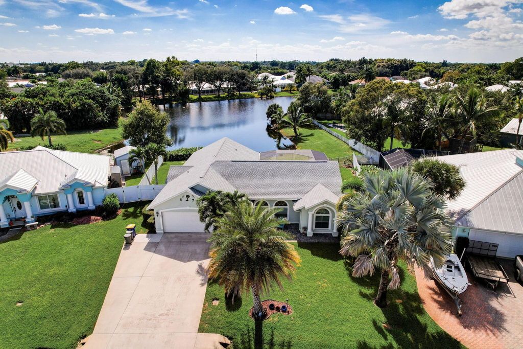 Photo of 516 NE Pecos Way, Jensen Beach, FL 34957 (MLS # R10930495)