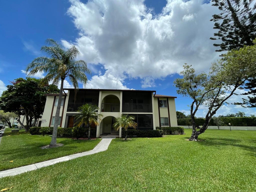 Photo of 4717 Sable Pine Circle #D2, West Palm Beach, FL 33417 (MLS # R11169035)