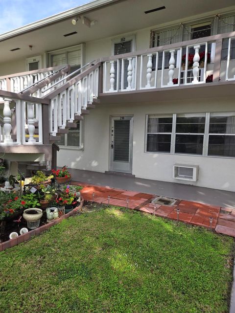 290 Chatham O West Palm Beach FL 33417