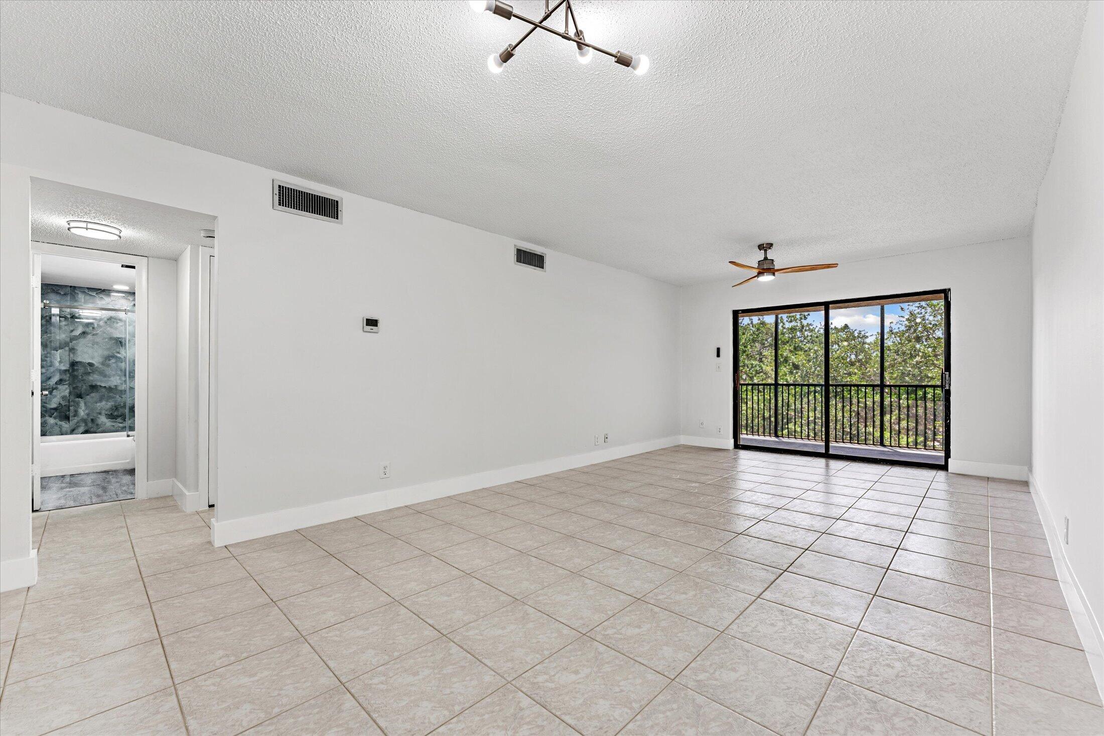 200 Jacaranda Country Club Drive Drive 3c