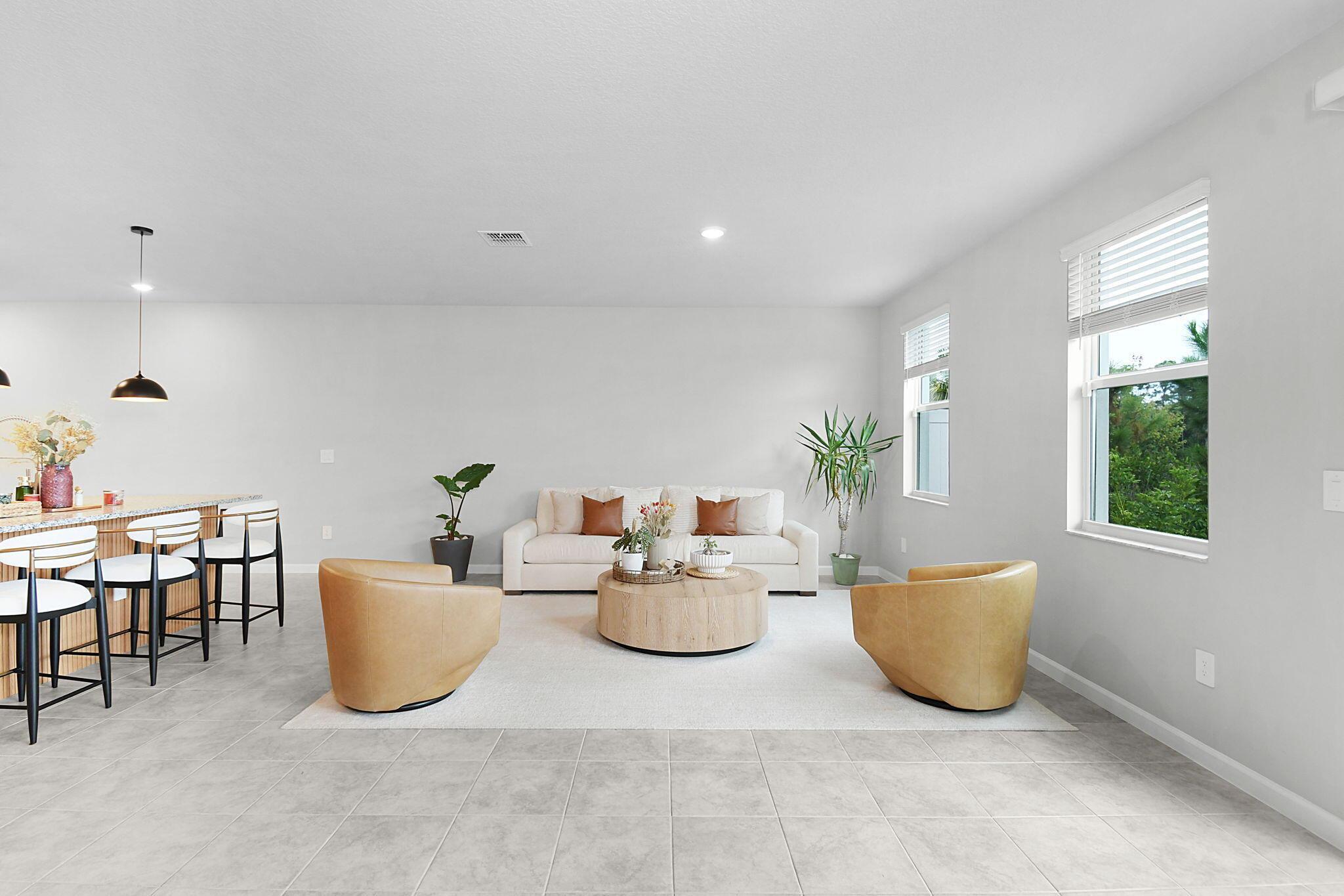 5766 SE Edgewater Circle