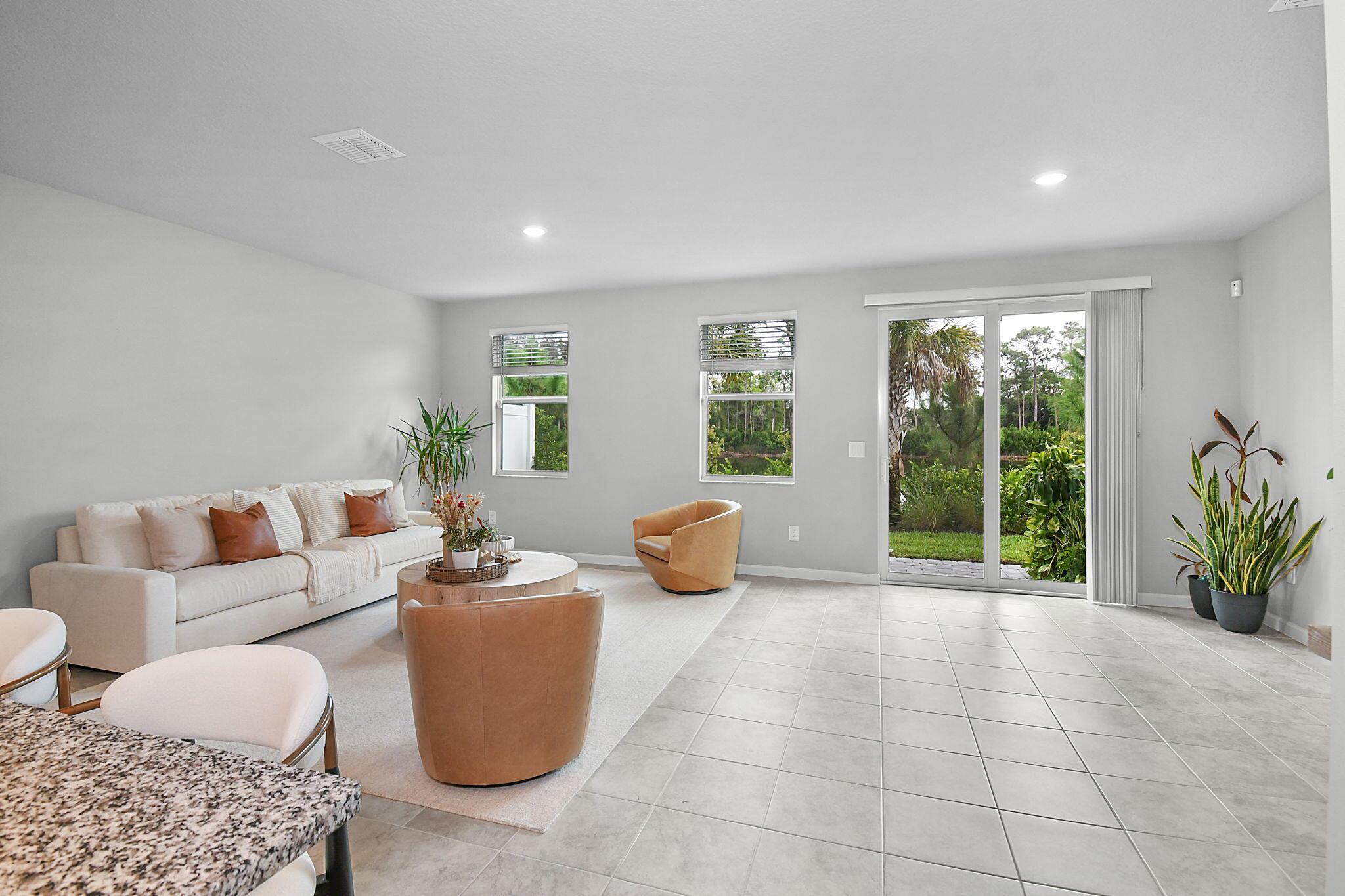 5766 SE Edgewater Circle