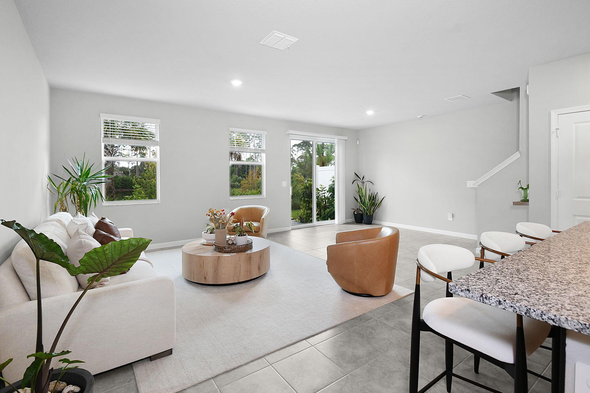 5766 SE Edgewater Circle