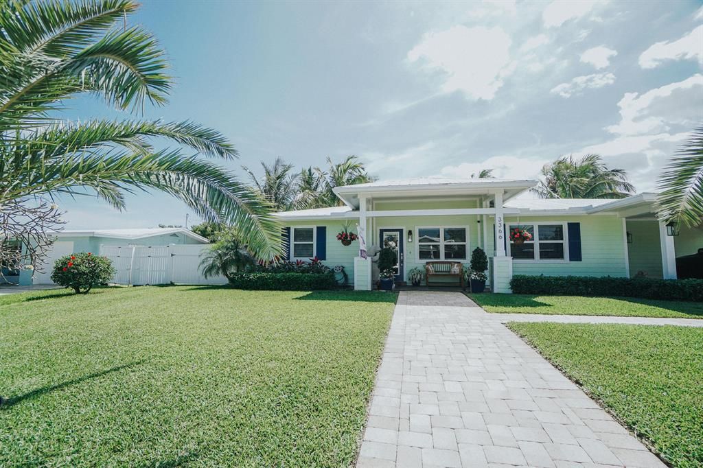 Photo of 3366 Pebble Place, Jupiter, FL 33469 (MLS # R10873265)