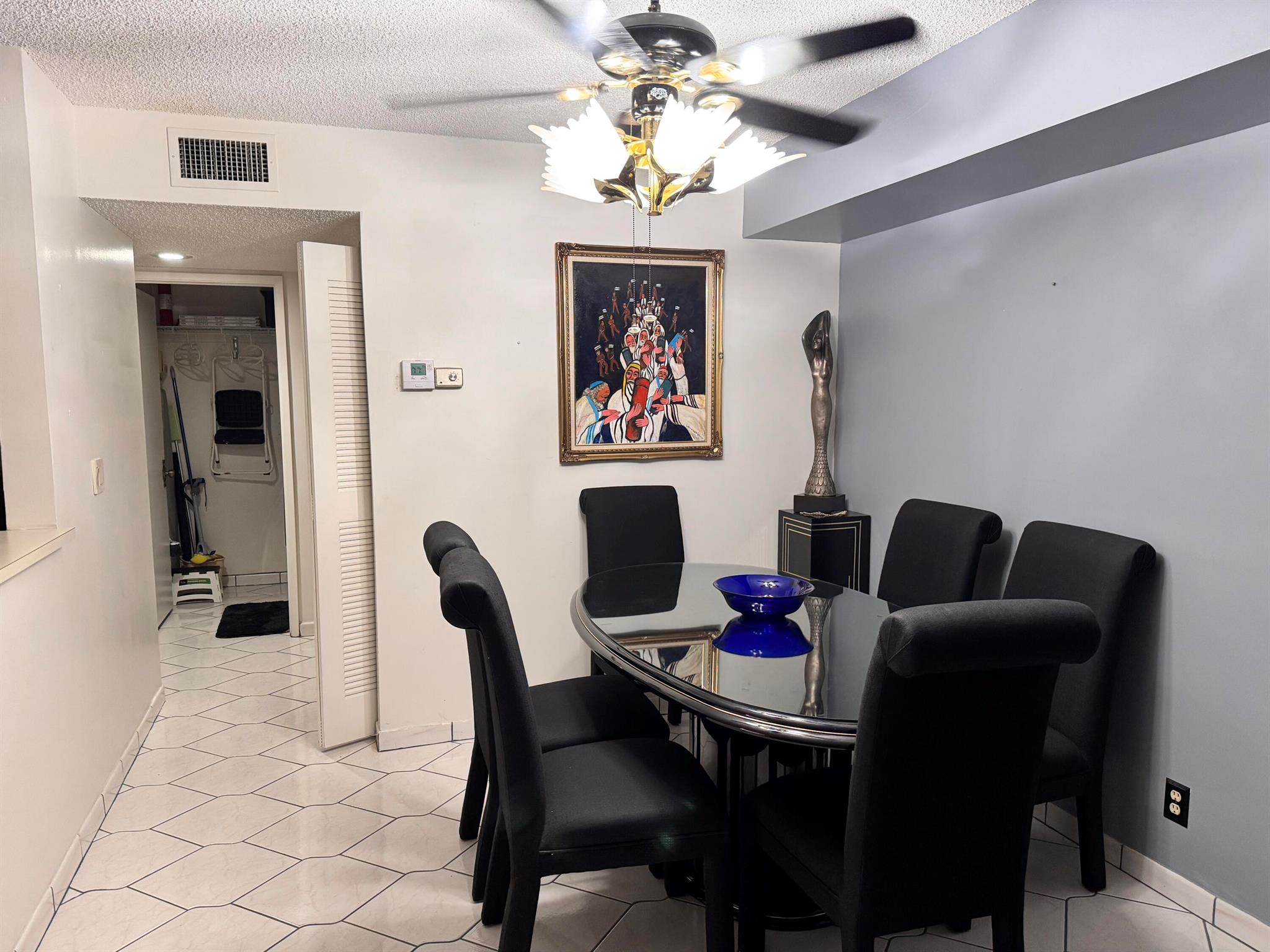 INTERNATIONAL CLUB CONDO - Residential Lease