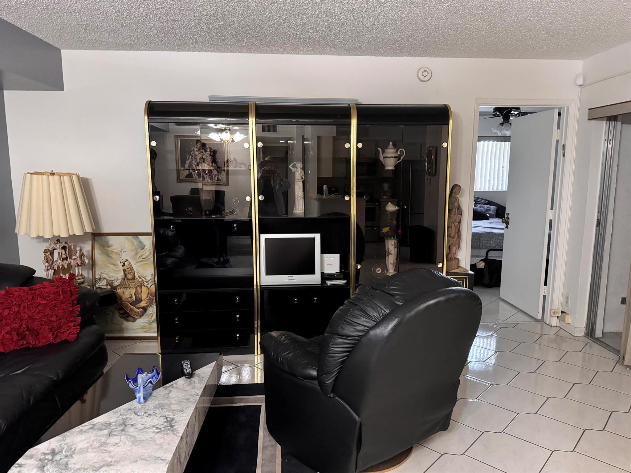 INTERNATIONAL CLUB CONDO - Residential Lease