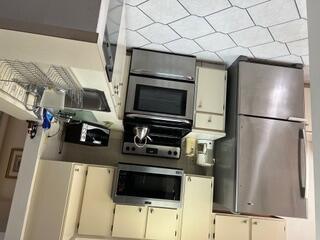 INTERNATIONAL CLUB CONDO - Residential Lease