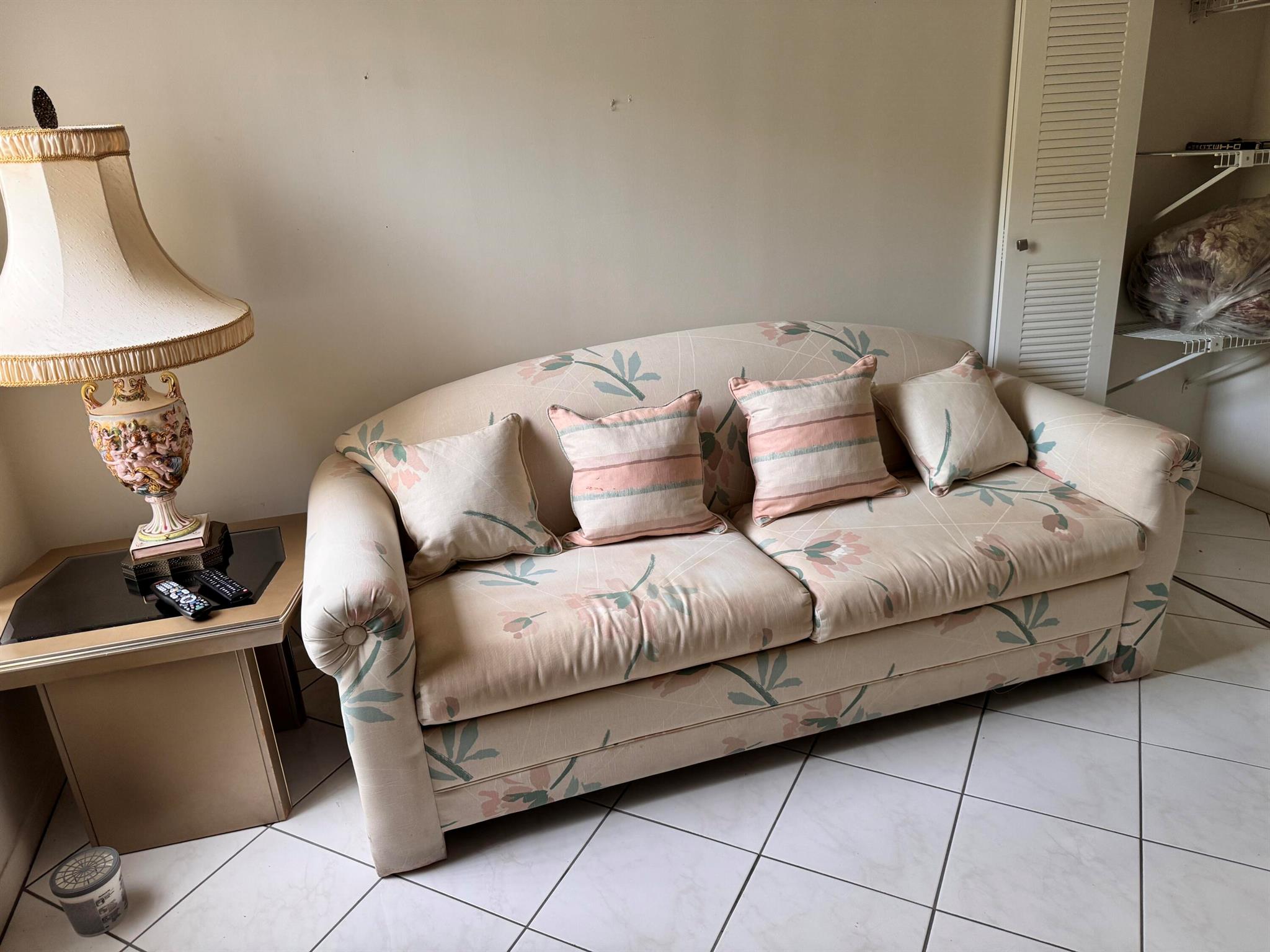 INTERNATIONAL CLUB CONDO - Residential Lease