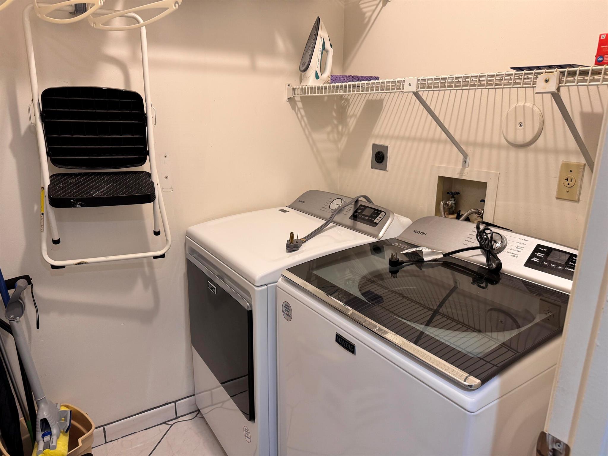 INTERNATIONAL CLUB CONDO - Residential Lease