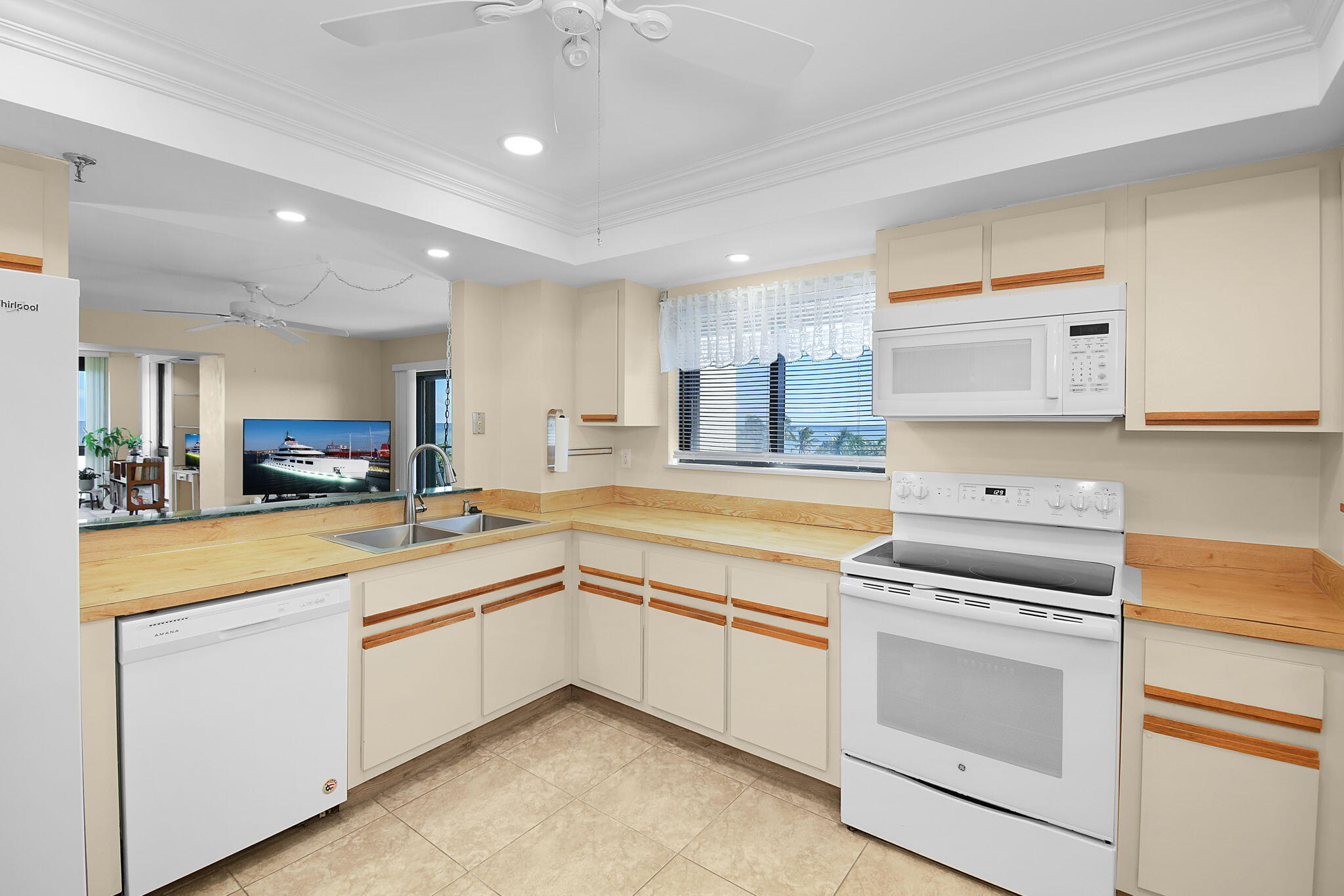 SEA POINTE TOWERS OF FORT PIERCE, A CONDOMINIUM - Residential Lease