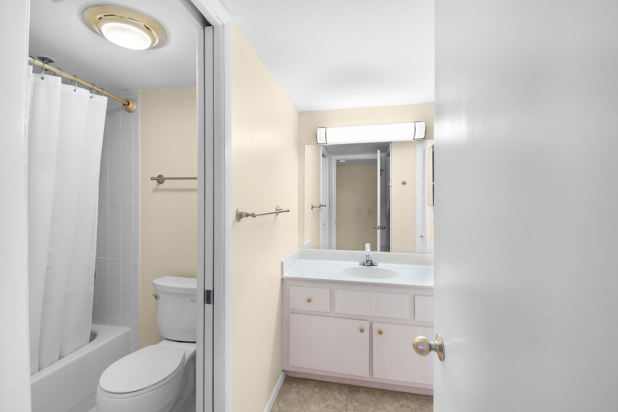 SEA POINTE TOWERS OF FORT PIERCE, A CONDOMINIUM - Residential Lease