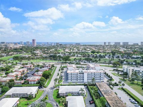 Condominium in Boca Raton FL 40 13th St St 34.jpg