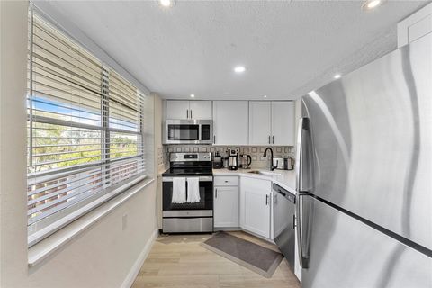 Condominium in Boca Raton FL 40 13th St St 11.jpg