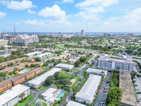 Condominium in Boca Raton FL 40 13th St St 35.jpg