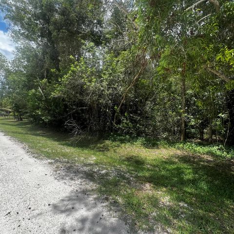 13843 72nd Court N The Acreage FL 33412