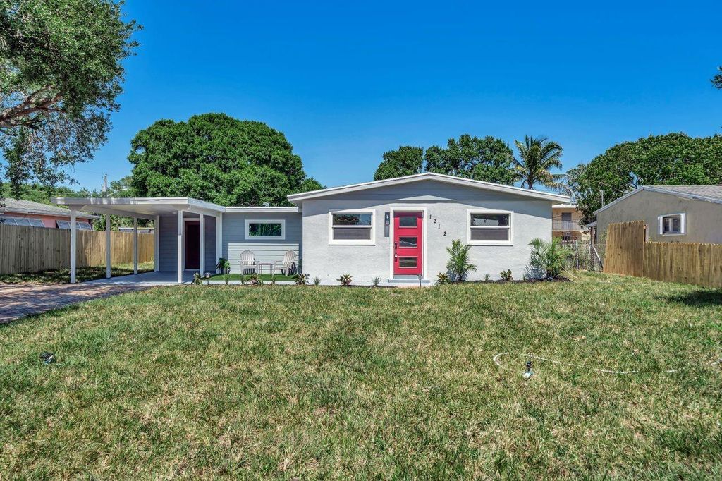 Photo of 1312 15th Street, Vero Beach, FL 32960 (MLS # F10431541)