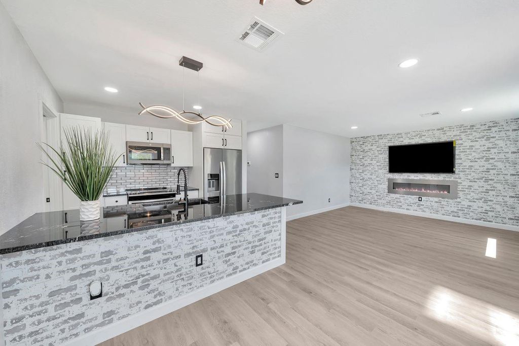 Photo of 1312 15th Street, Vero Beach, FL 32960 (MLS # F10431541)