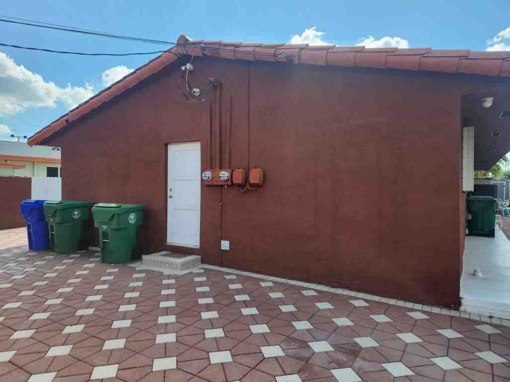 1195 NW 30TH Place