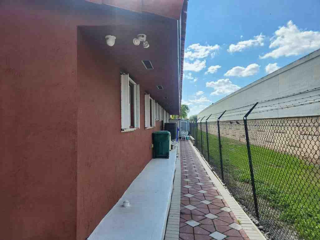 1195 NW 30TH Place