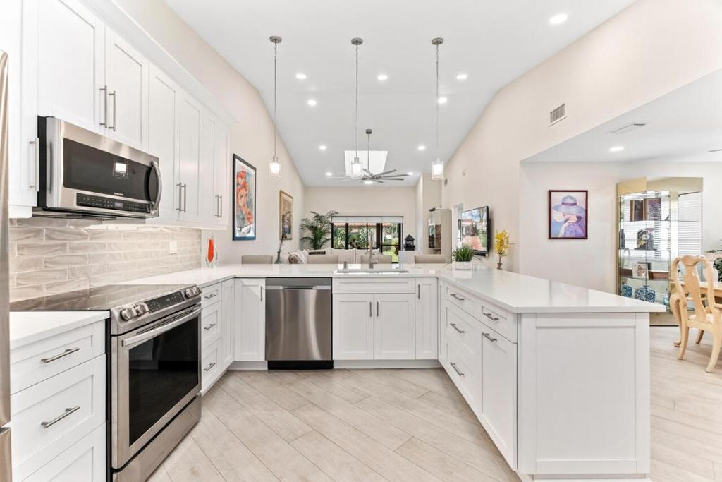 Photo of 6037 Kings Gate Circle, Delray Beach, FL 33484 (MLS # R10980212)