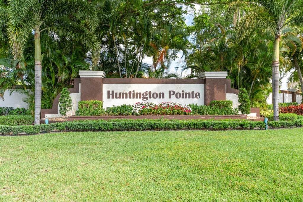 Photo of 6037 Kings Gate Circle, Delray Beach, FL 33484 (MLS # R10980212)