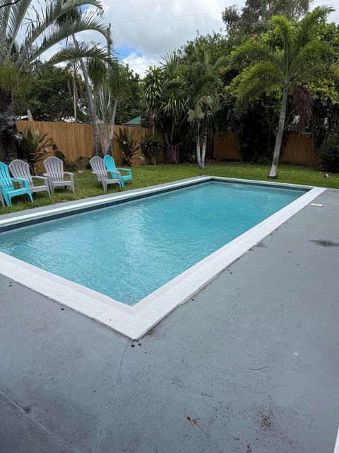 View photos, virtual tours, details... 5839 Daphne Drive - West Palm Beach FL 33415