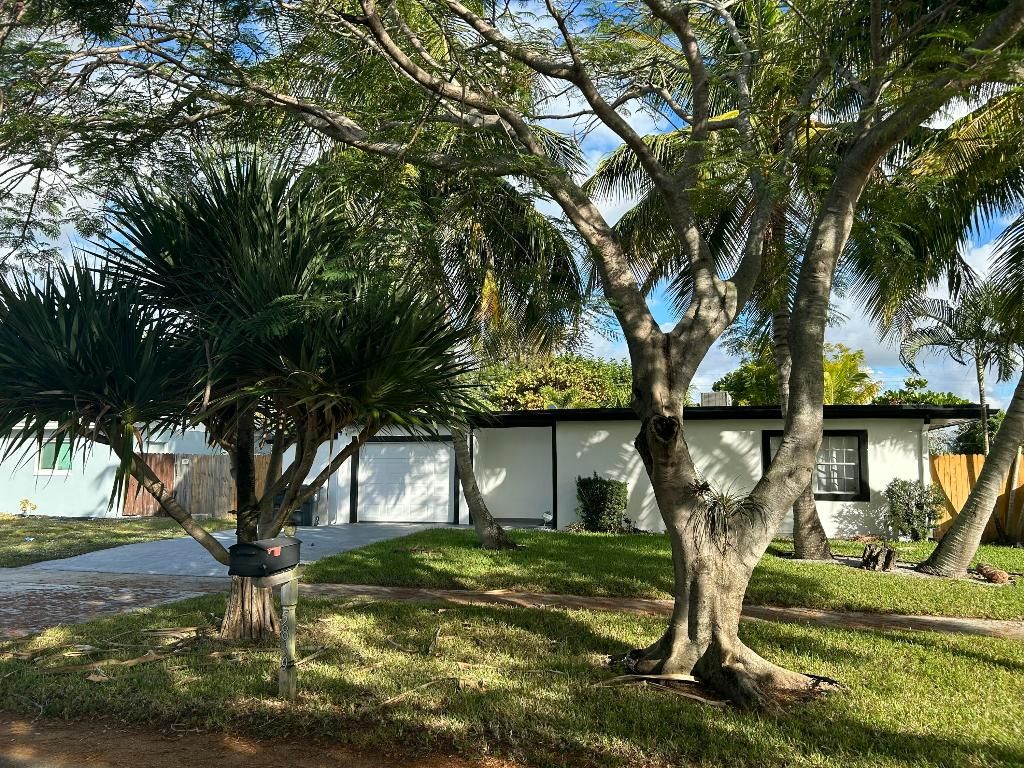 Photo of 5839 Daphne Drive #-, West Palm Beach, FL 33415 (MLS # R11141058)