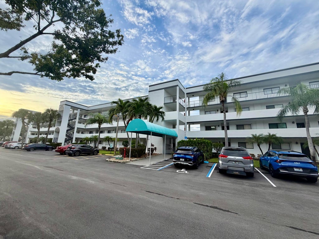 Photo of 4725 LUCERNE LAKES BLVD E #214, Lake Worth, FL 33467 (MLS # B26071612)