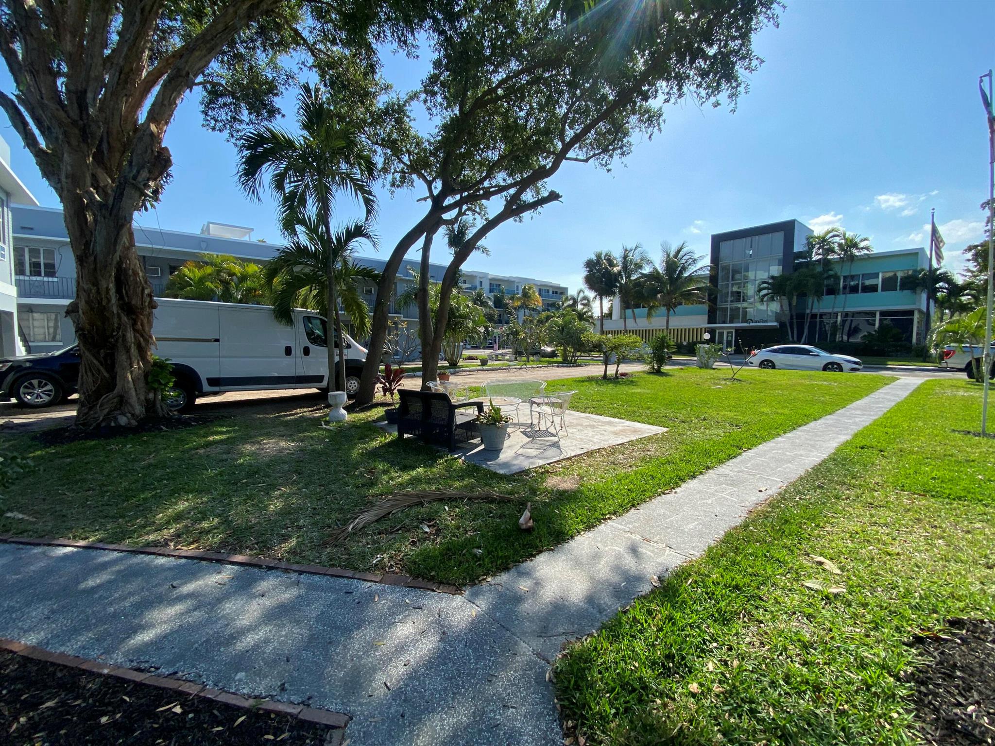 10 N Palmway 2