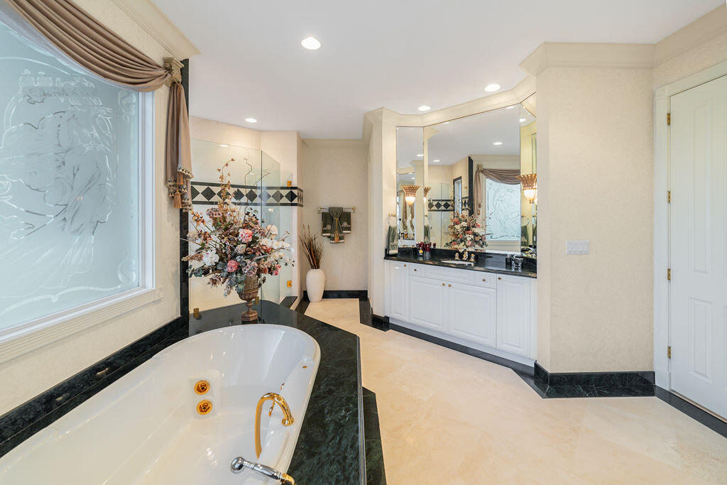 SEVEN ISLES - Residential