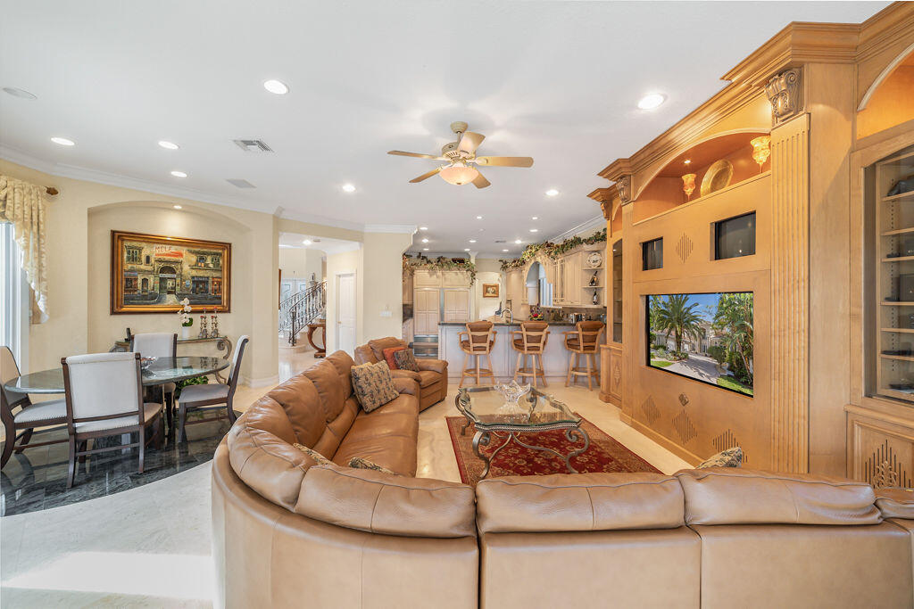 SEVEN ISLES - Residential