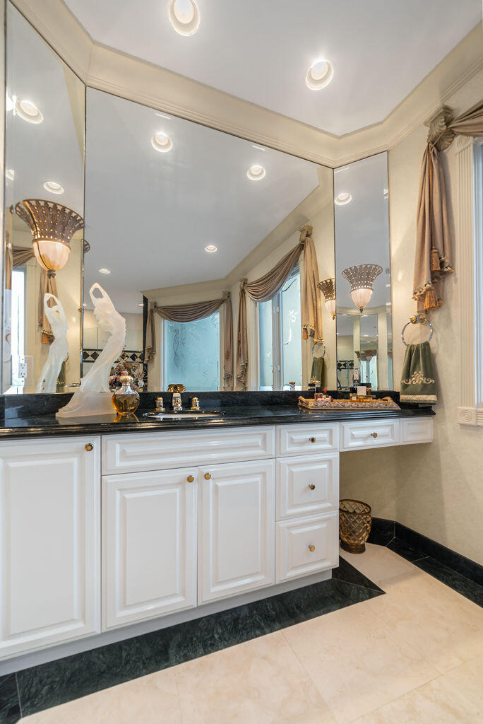 SEVEN ISLES - Residential