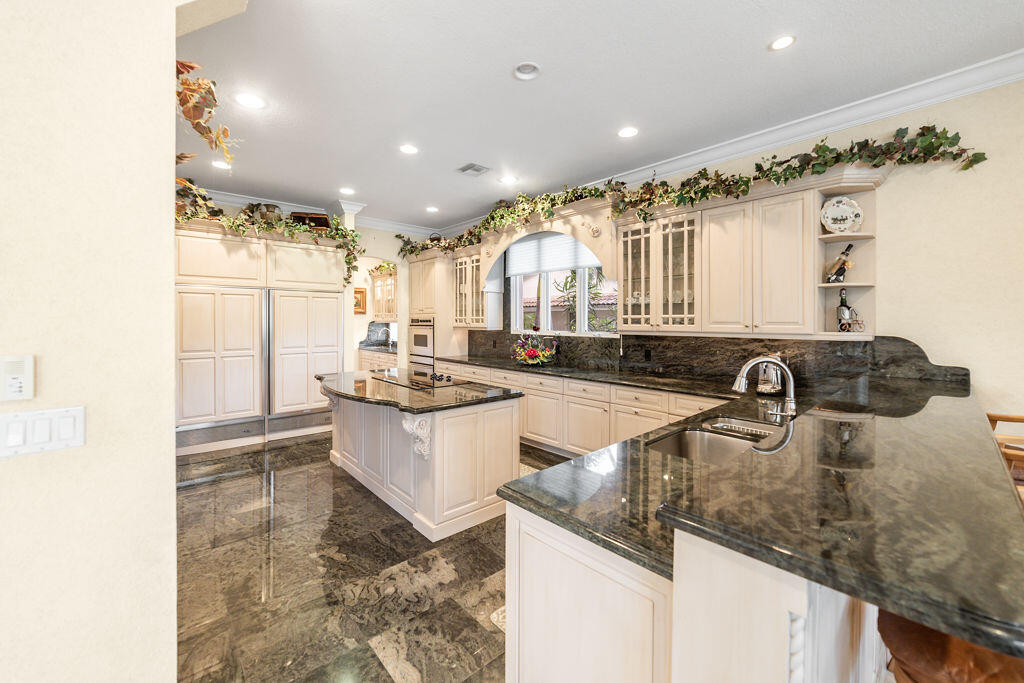 SEVEN ISLES - Residential