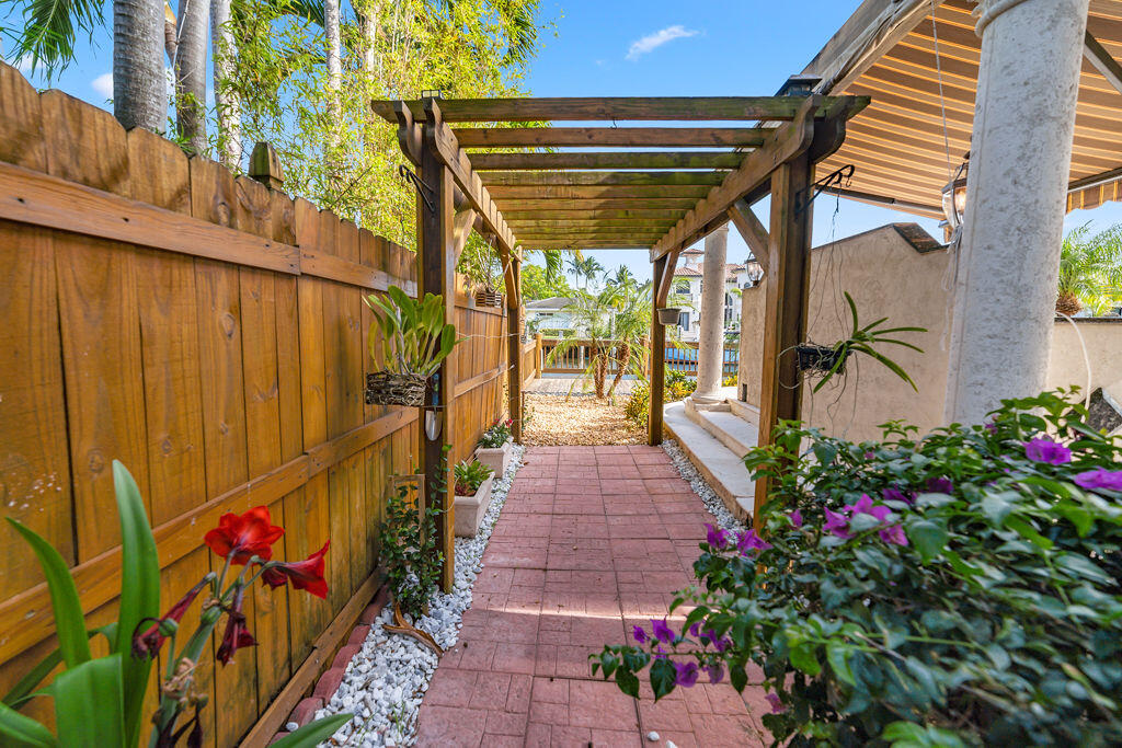 SEVEN ISLES - Residential